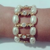 Pulseira de pérola e strass